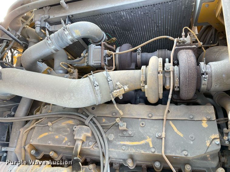 image for item DQ2276 2017 John Deere 410E  haul truck