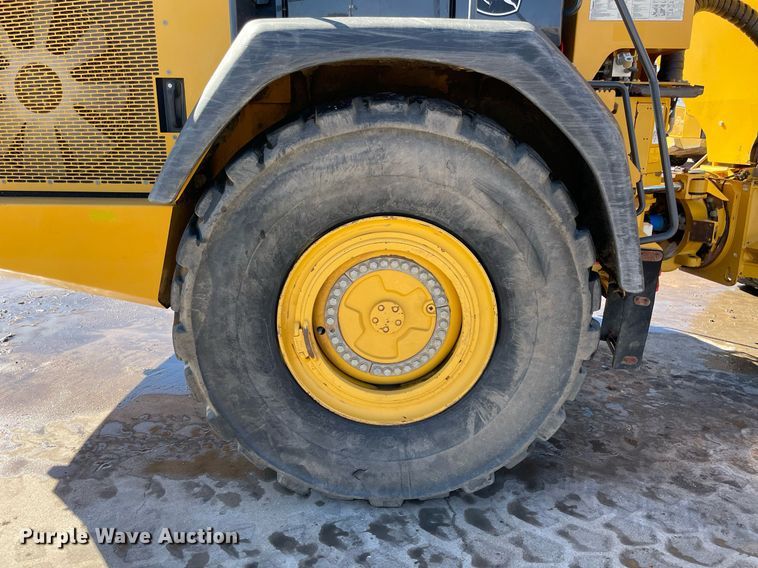 image for item DQ2276 2017 John Deere 410E  haul truck