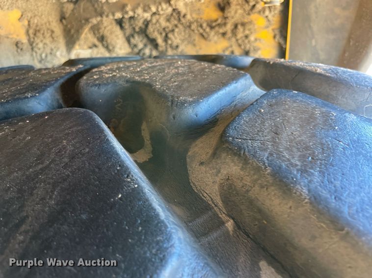 image for item DQ2276 2017 John Deere 410E  haul truck