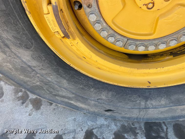 image for item DQ2276 2017 John Deere 410E  haul truck