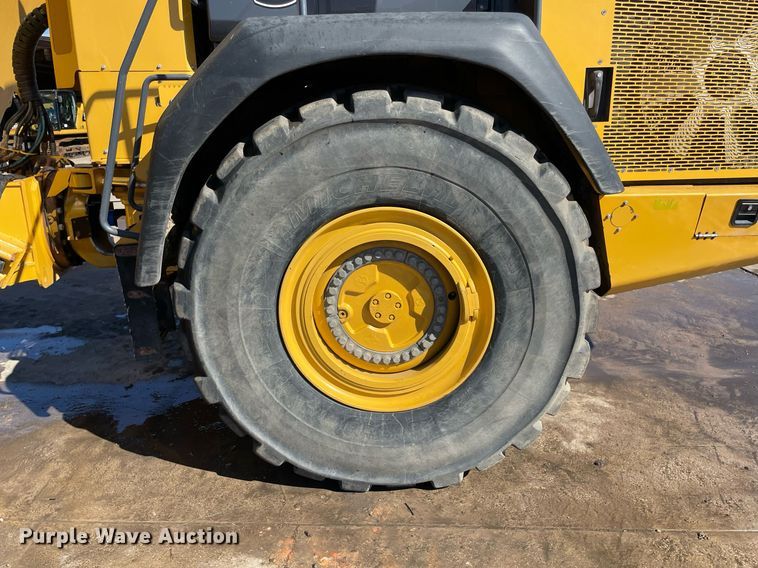 image for item DQ2276 2017 John Deere 410E  haul truck