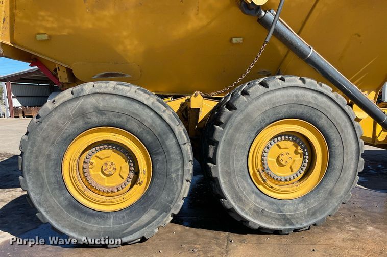 image for item DQ2276 2017 John Deere 410E  haul truck