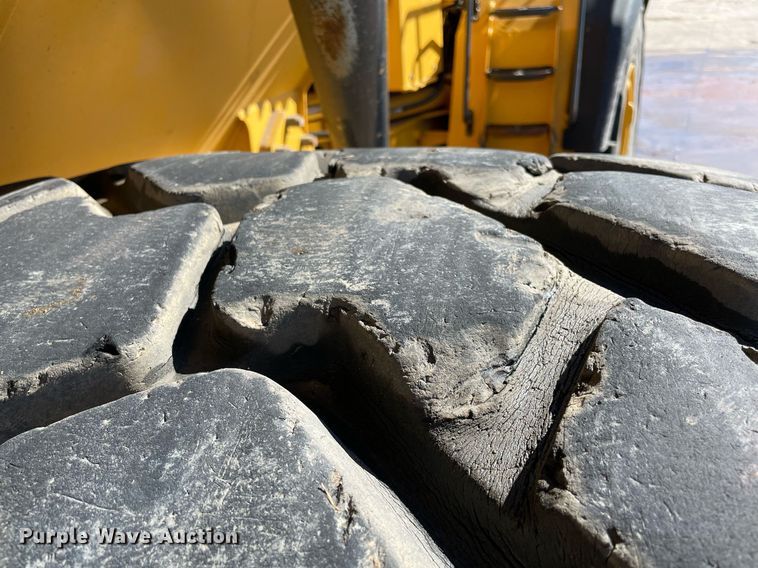 image for item DQ2276 2017 John Deere 410E  haul truck