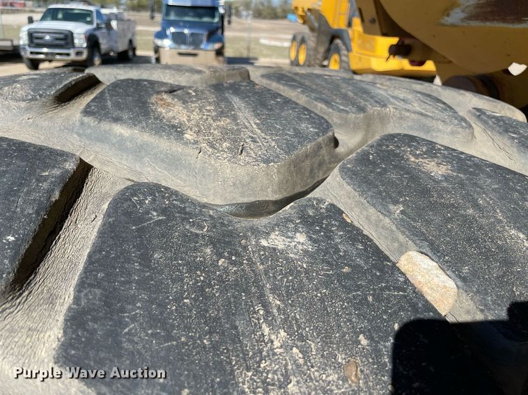 image for item DQ2276 2017 John Deere 410E  haul truck