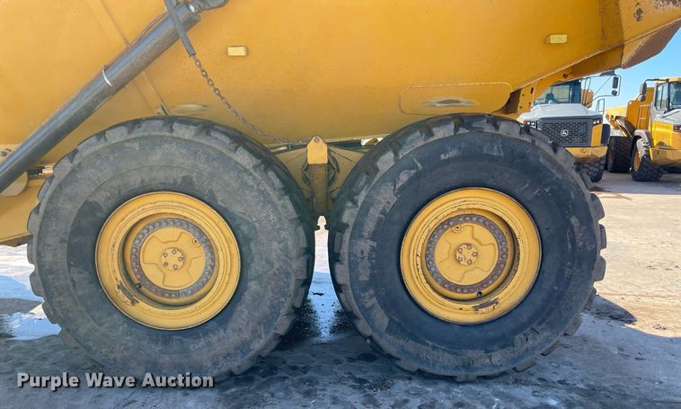 image for item DQ2276 2017 John Deere 410E  haul truck