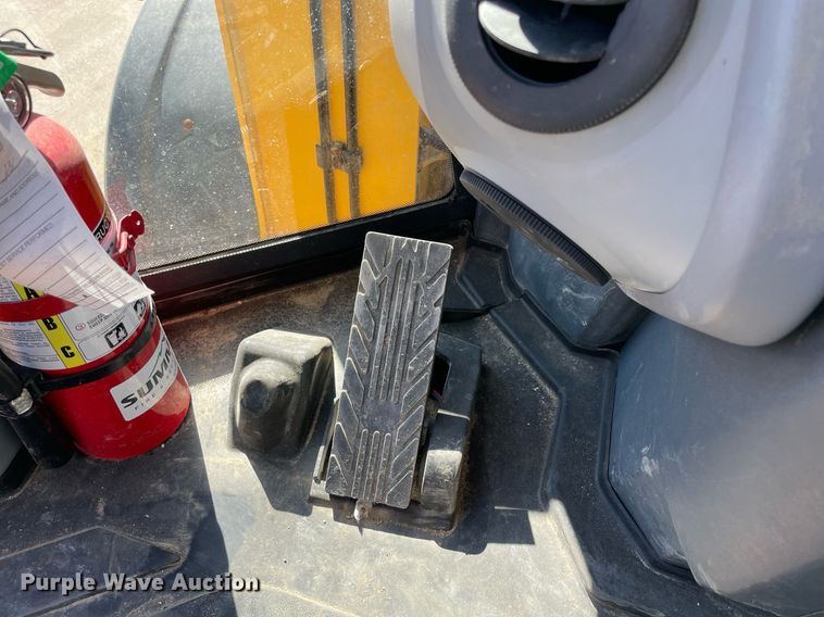 image for item DQ2277 2022 John Deere 544 P-TIER  wheel loader