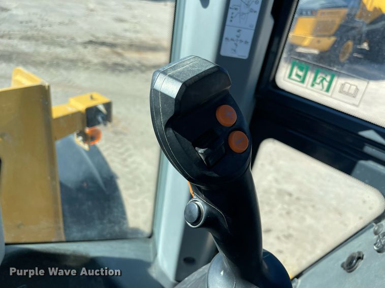 image for item DQ2277 2022 John Deere 544 P-TIER  wheel loader