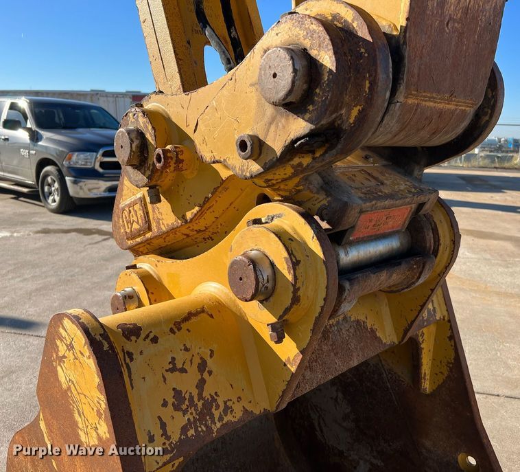 image for item DQ2279 2018 Caterpillar 320  excavator
