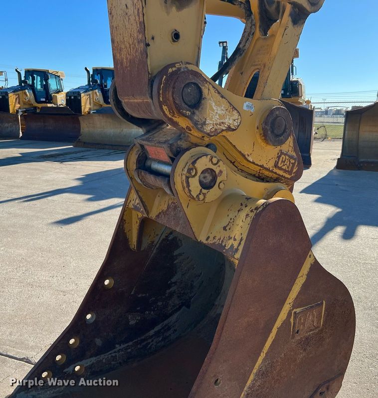 image for item DQ2279 2018 Caterpillar 320  excavator