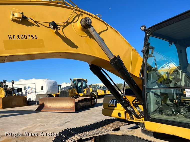 image for item DQ2279 2018 Caterpillar 320  excavator