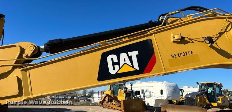image for item DQ2279 2018 Caterpillar 320  excavator