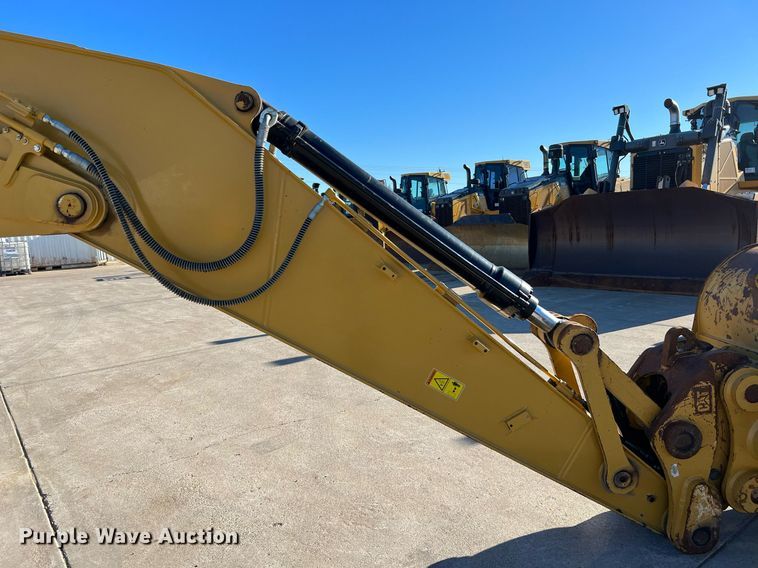 image for item DQ2279 2018 Caterpillar 320  excavator