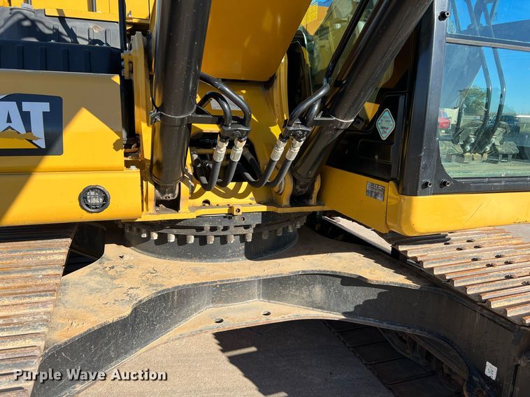 image for item DQ2279 2018 Caterpillar 320  excavator