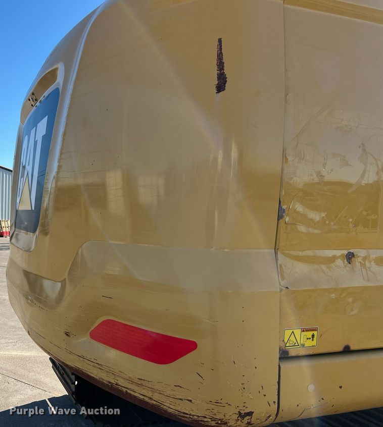 image for item DQ2279 2018 Caterpillar 320  excavator