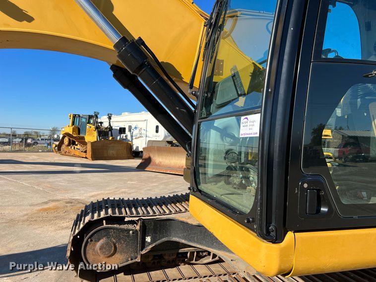 image for item DQ2279 2018 Caterpillar 320  excavator