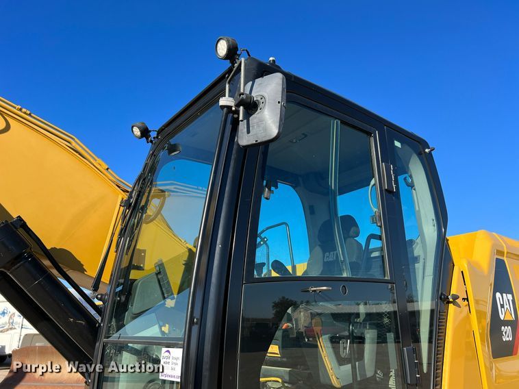 image for item DQ2279 2018 Caterpillar 320  excavator