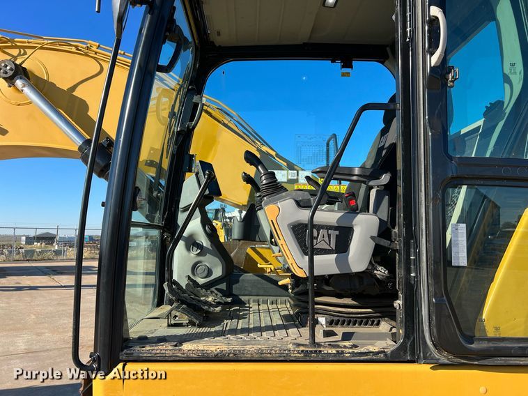 image for item DQ2279 2018 Caterpillar 320  excavator