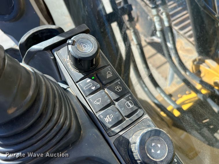 image for item DQ2279 2018 Caterpillar 320  excavator