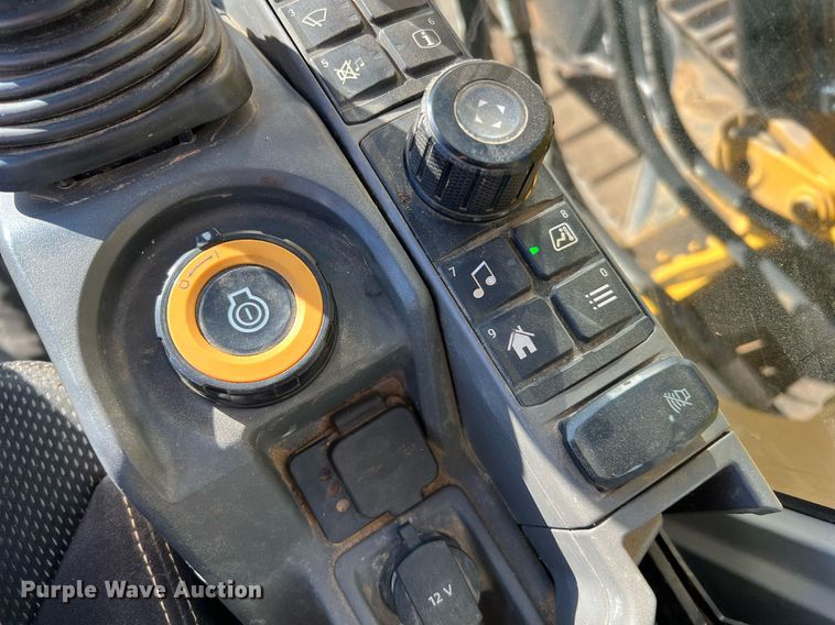 image for item DQ2279 2018 Caterpillar 320  excavator