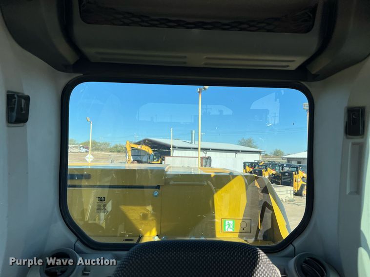 image for item DQ2279 2018 Caterpillar 320  excavator