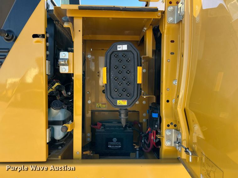 image for item DQ2279 2018 Caterpillar 320  excavator