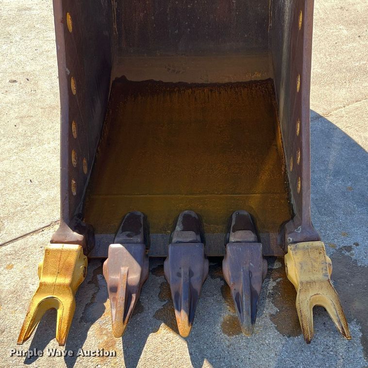 image for item DQ2289 2018 Caterpillar 323  excavator