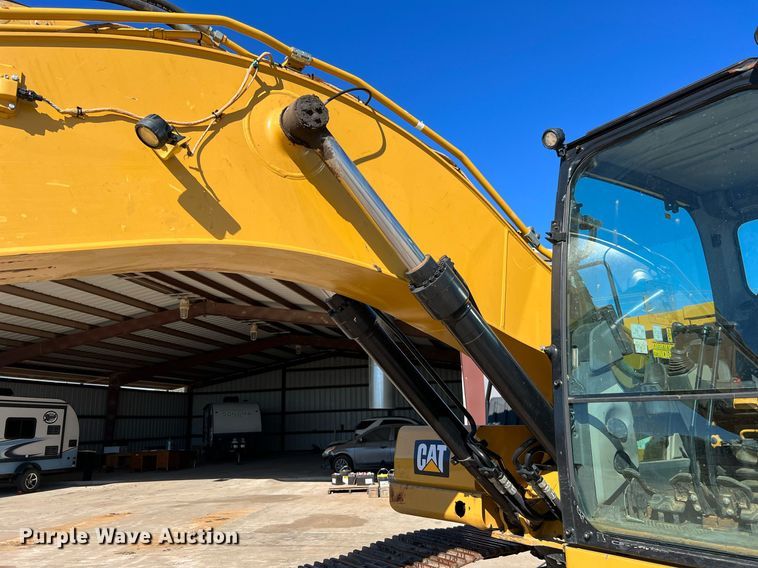 image for item DQ2289 2018 Caterpillar 323  excavator