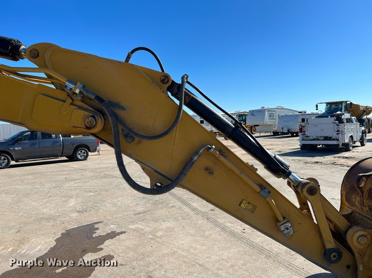 image for item DQ2289 2018 Caterpillar 323  excavator