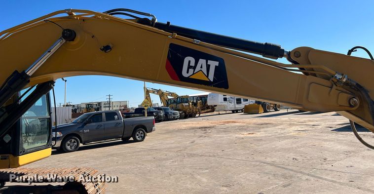 image for item DQ2289 2018 Caterpillar 323  excavator