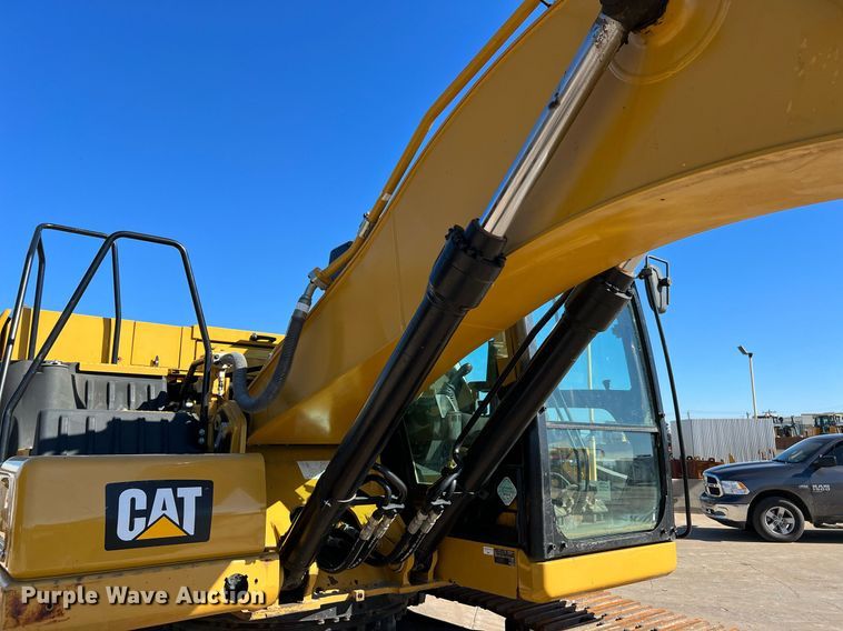 image for item DQ2289 2018 Caterpillar 323  excavator