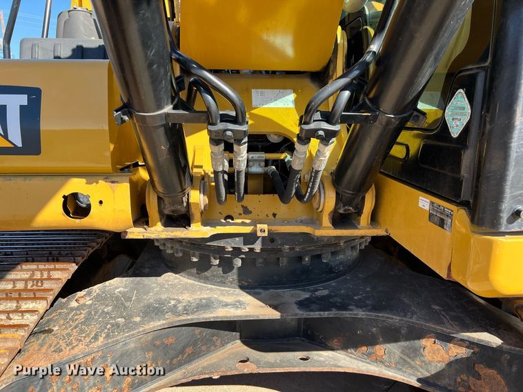 image for item DQ2289 2018 Caterpillar 323  excavator