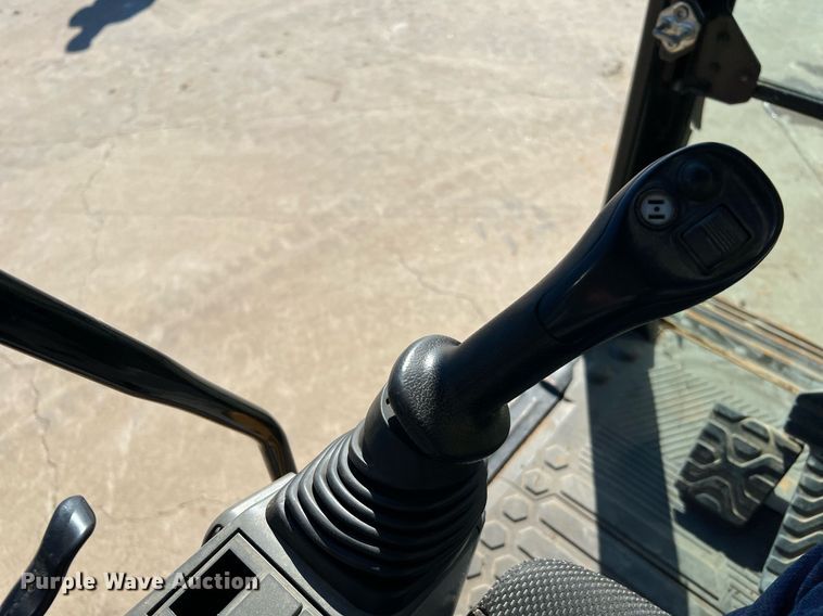 image for item DQ2289 2018 Caterpillar 323  excavator