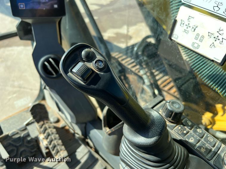 image for item DQ2289 2018 Caterpillar 323  excavator