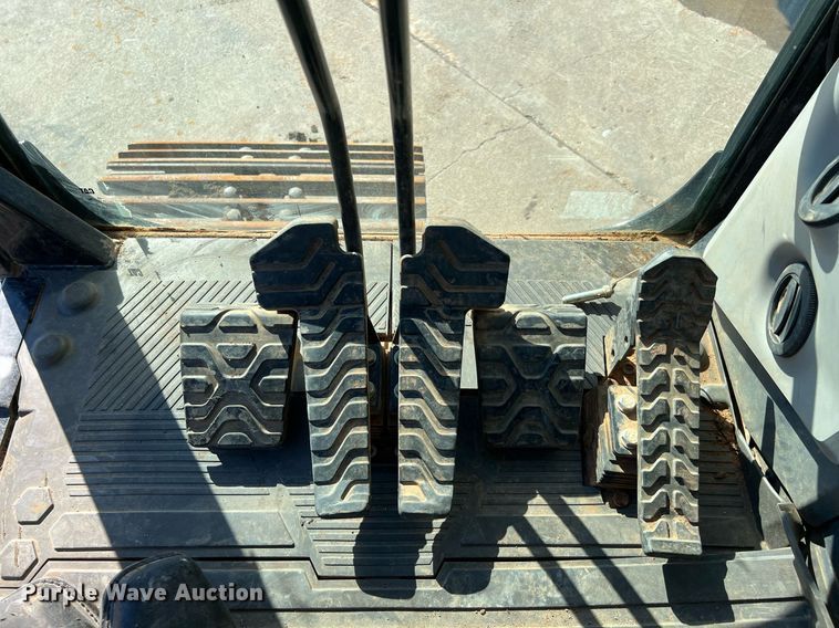 image for item DQ2289 2018 Caterpillar 323  excavator