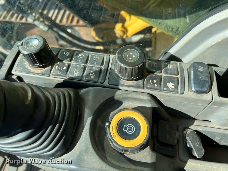 image for item DQ2289 2018 Caterpillar 323  excavator