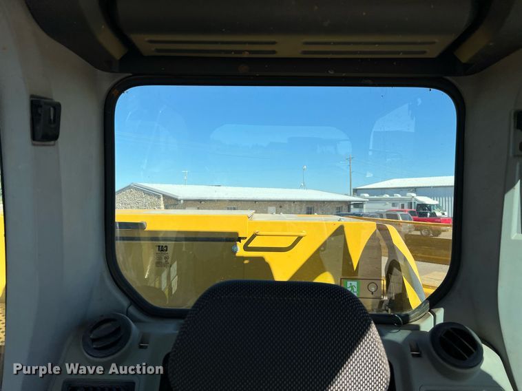 image for item DQ2289 2018 Caterpillar 323  excavator