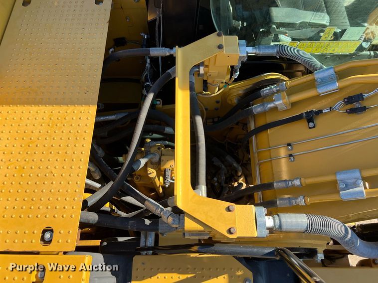 image for item DQ2289 2018 Caterpillar 323  excavator