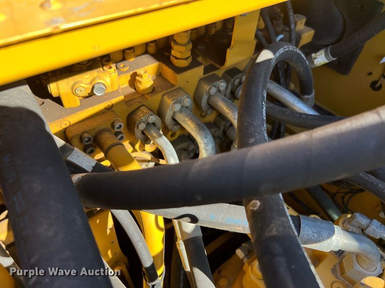 image for item DQ2289 2018 Caterpillar 323  excavator