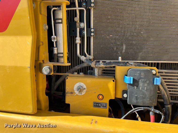 image for item DQ2289 2018 Caterpillar 323  excavator