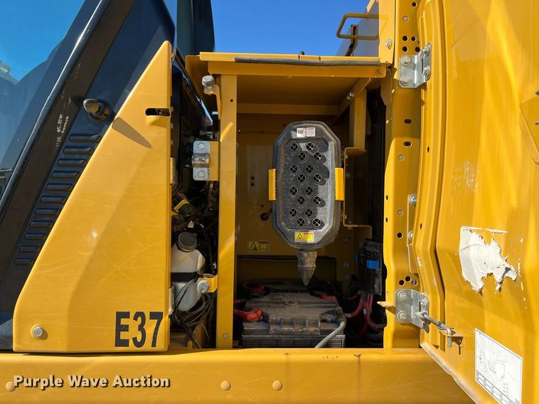 image for item DQ2289 2018 Caterpillar 323  excavator