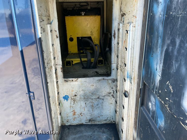 image for item DQ2291 2007 International 4300  Crew Cab utility / service truck