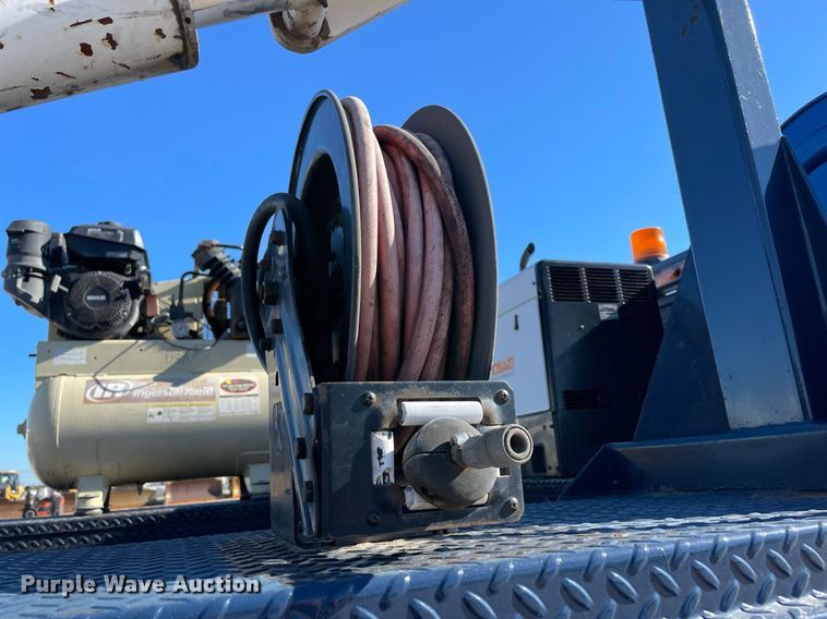 image for item DQ2291 2007 International 4300  Crew Cab utility / service truck