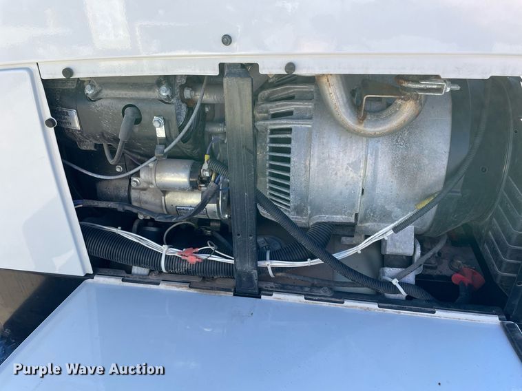 image for item DQ2291 2007 International 4300  Crew Cab utility / service truck