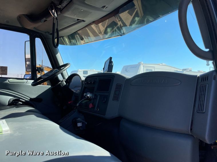 image for item DQ2291 2007 International 4300  Crew Cab utility / service truck