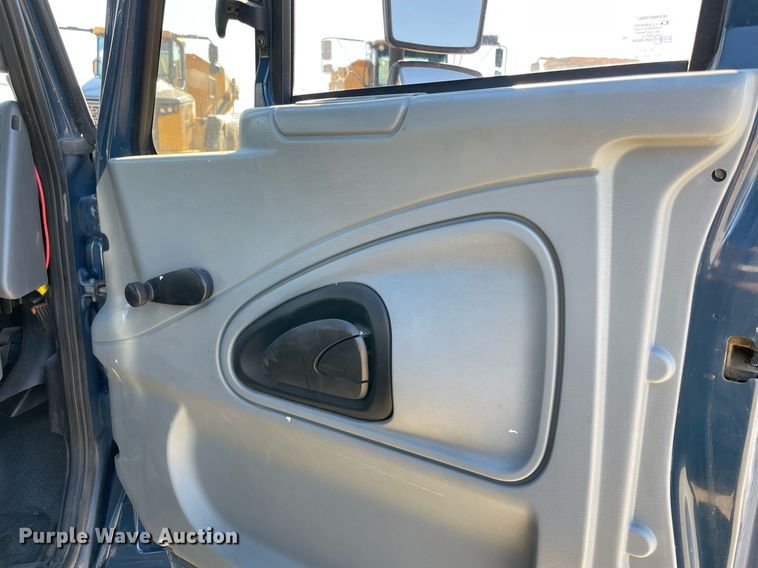 image for item DQ2291 2007 International 4300  Crew Cab utility / service truck