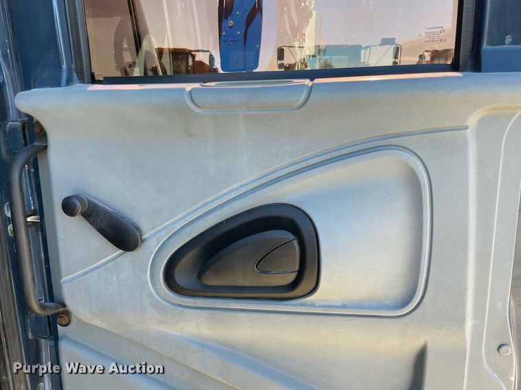 image for item DQ2291 2007 International 4300  Crew Cab utility / service truck