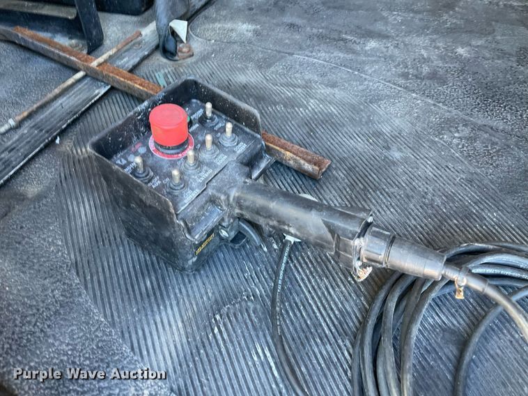 image for item DQ2291 2007 International 4300  Crew Cab utility / service truck