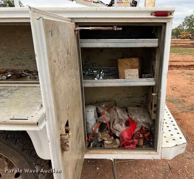 image for item DQ2304 2006 Ford F550 Super Duty XL  utility / service truck