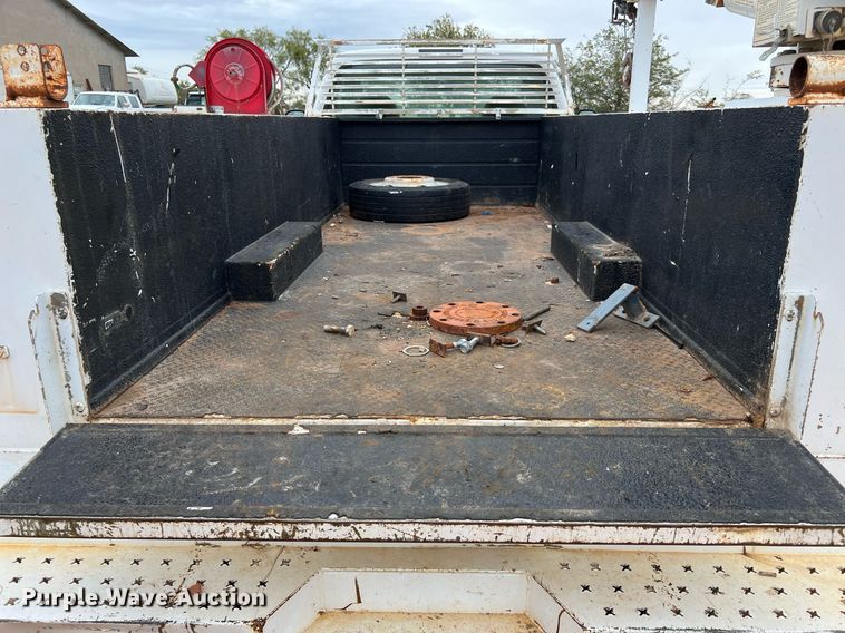 image for item DQ2304 2006 Ford F550 Super Duty XL  utility / service truck