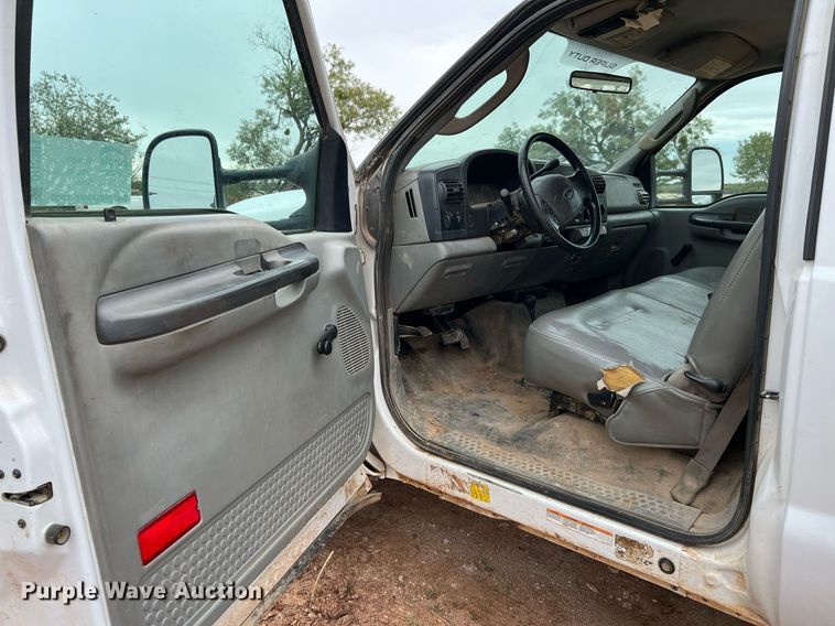 image for item DQ2304 2006 Ford F550 Super Duty XL  utility / service truck